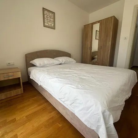 Modern 2br - Smart Tv And Wifi דירה פודגוריצה